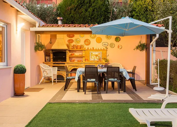 Prázdninový dům Near And Oporto